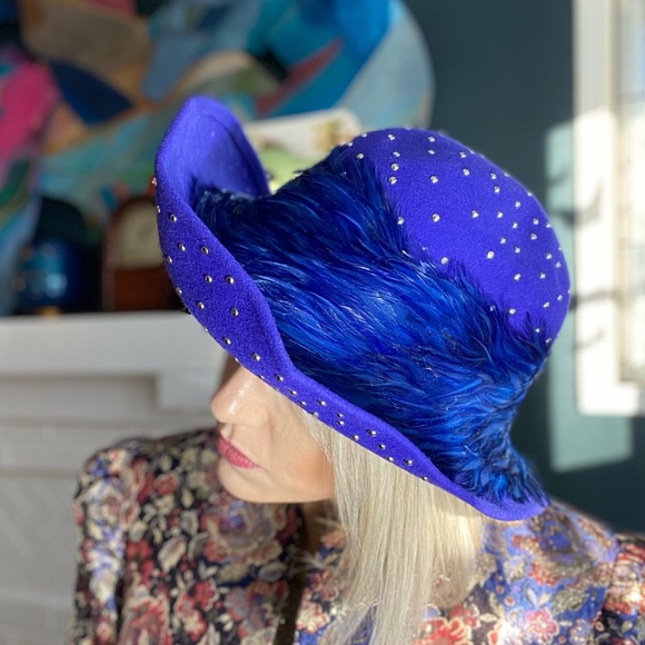 Vintage Mr. John classic purple bedazzled wool hat with blue feathers - Picture 3 of 10